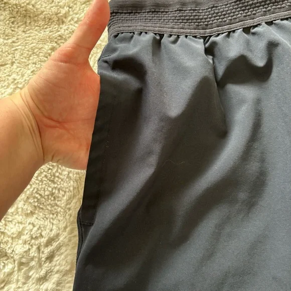 Fabletics 9” Fundamental Shorts - Picture 5 of 10
